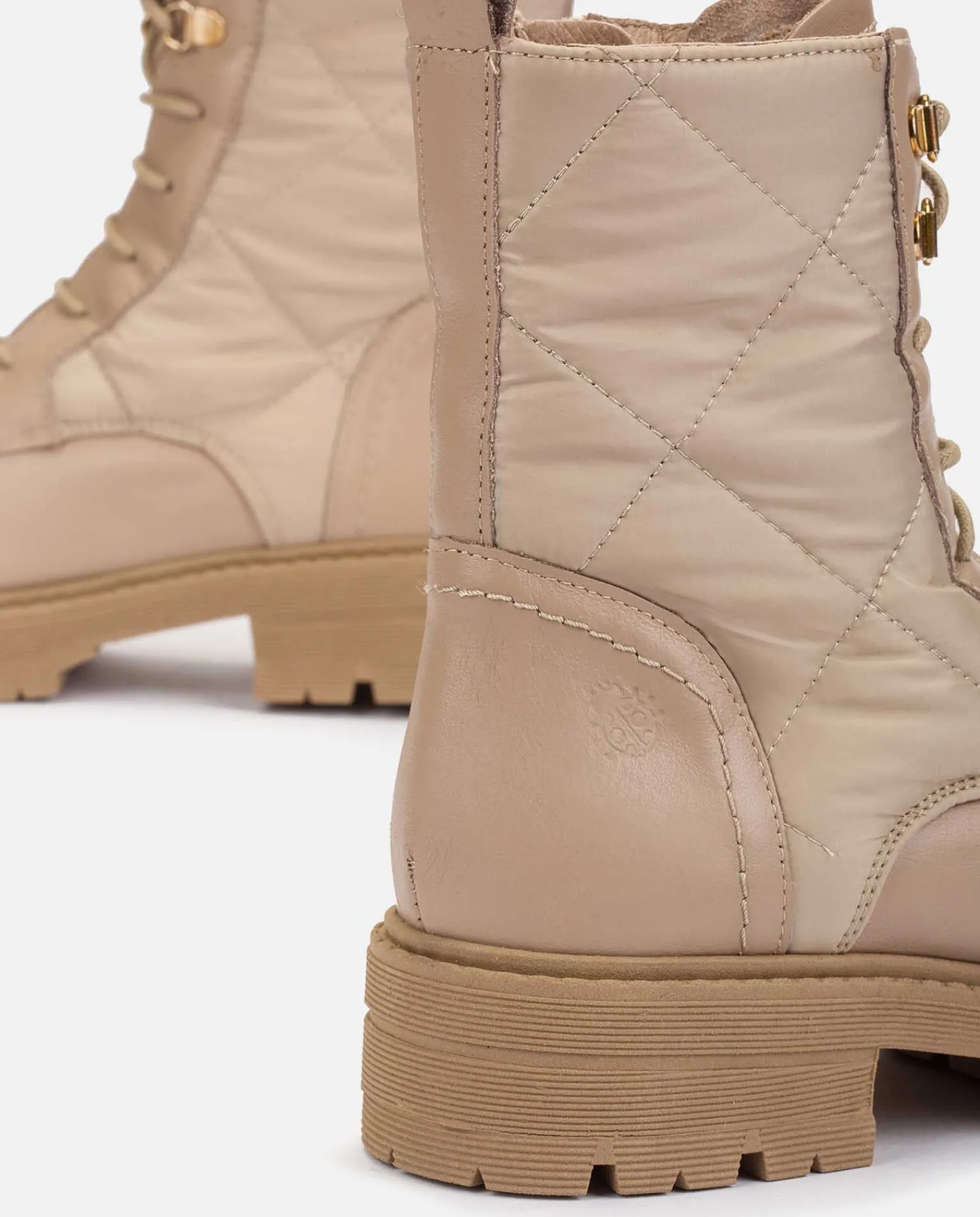 Online Yokono Botín Plano BERNA-007 Beige