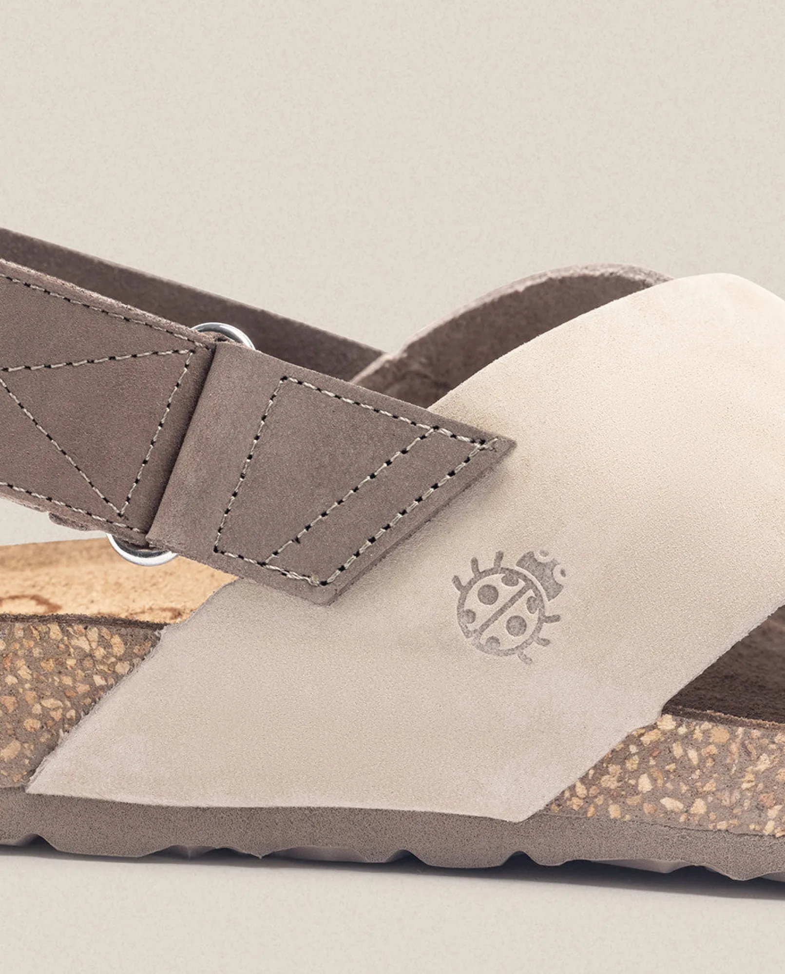 Outlet Yokono Sandalia Plana Jerba 134 Beige